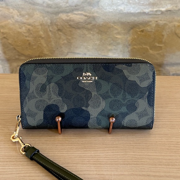 Coach camo - Picture 10 of 15